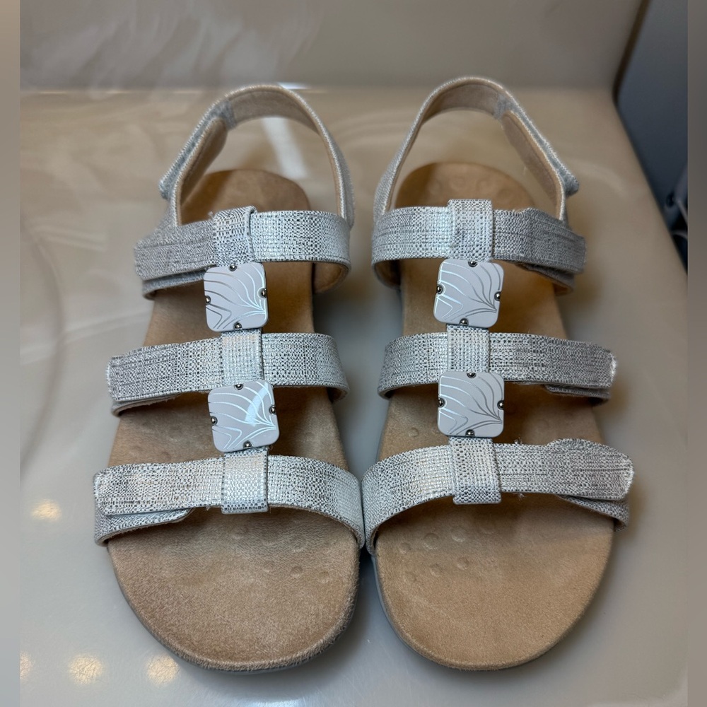 Vionic Women’s Silver Sandals